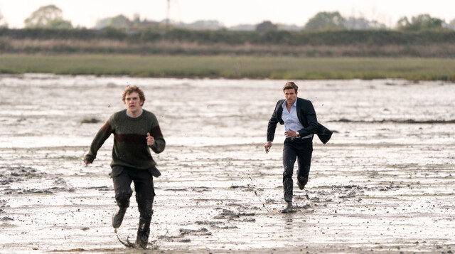 Kann der Verd&auml;chtige Paul Chandler (Angus Cooper) tats&auml;chlich seinem Verfolger Thomas Lynley (Leo Suter, r.) entkommen?