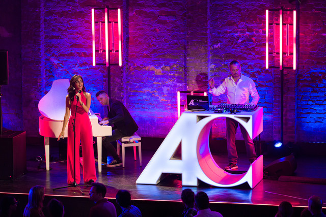 Sopranistin Fatma Said und Alex Christensen bei "Klassik im Club"