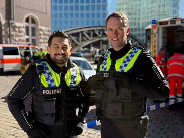 Mattes (Matthias Schloo, r.) und sein neuer Partner Malik (Zehjun Demirov, l.)