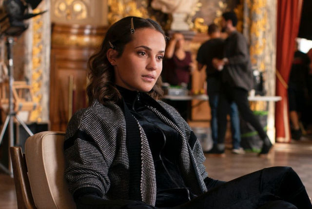 Hollywood-Star in Paris: Mira (Alicia Vikander)