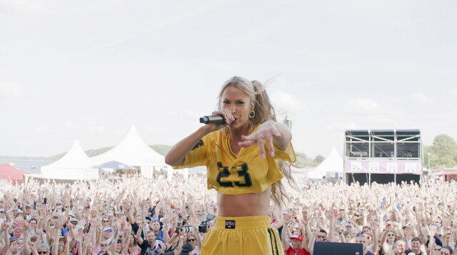 Isi Gl&uuml;ck auf dem Ahoi Open-Air 2025 in Eckernf&ouml;rde