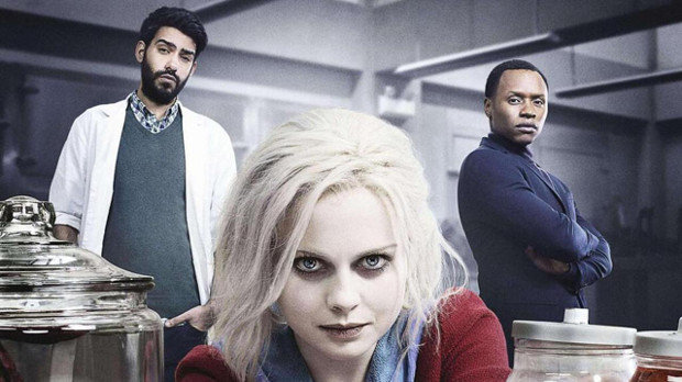 Die untote Liv (Rose McIver) zwischen dem Pathologen Dr. Ravi Chakrabarti (Rahul Kohli) und dem Cop Clive Babineaux (Malcolm Goodwin)