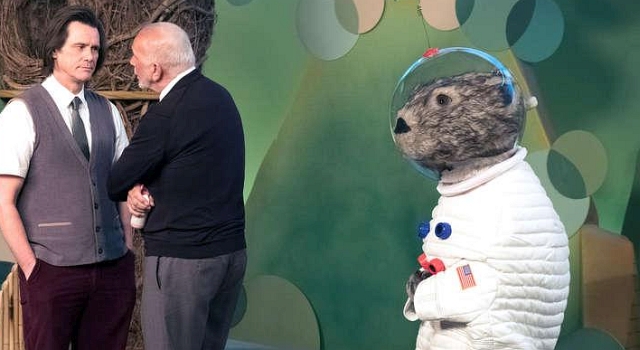 Diskussion am Set: Jeff (Jim Carrey) und Sebastian (Frank Langella)