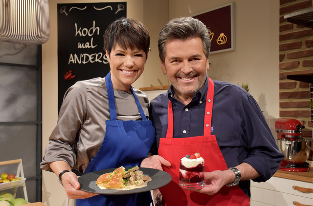 Francine Jordi kocht Zürcher Geschnetzeltes mit Rösti, Thomas Anders zaubert ein Beeren-Tiramisu.