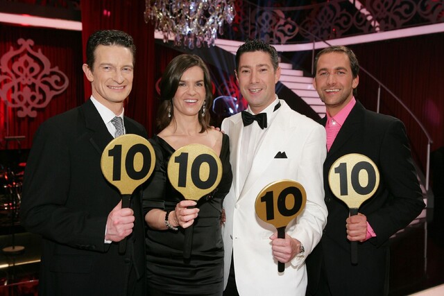 Die Jury der ersten Staffel: (v. l.) Michael Hull, Katarina Witt, Joachim Llambi und Markus Sch&ouml;ffl