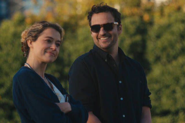 Seltener gl&uuml;cklicher Moment zusammen: Paula (Tatiana Maslany) und Ex-Ehemann Karl (Jake Johnson)