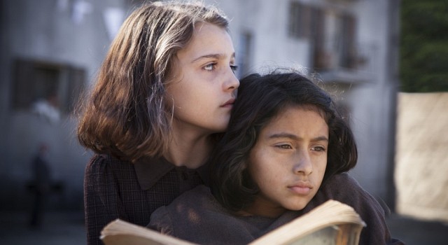 Die Freundinnen Lenù (Elisa Del Genio) und Lila (Ludovica Nasti).