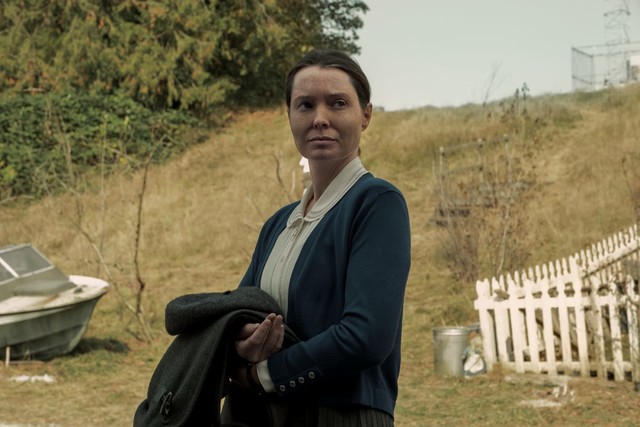 Streng wacht Bev Keane (Samantha Sloyan) über die Frömmigkeit der Inselbewohner.
