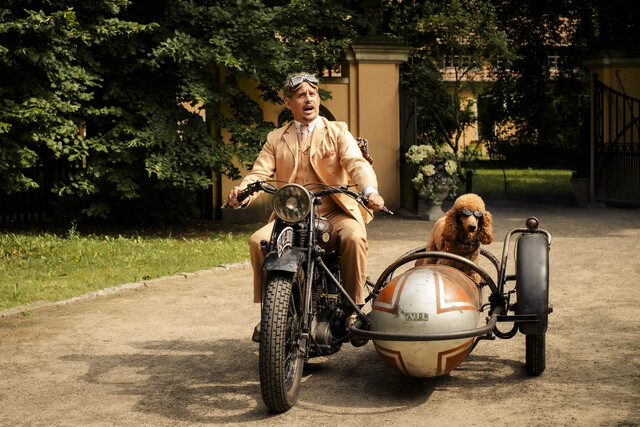 Mr. Pommeroy (Moritz Bleibtreu) f&auml;hrt dem vermeintlich sicheren Sieg entgegen