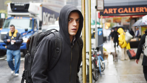 Robin Hood der Social-Medai-Accounts: Elliot Alderson (Rami Malek)