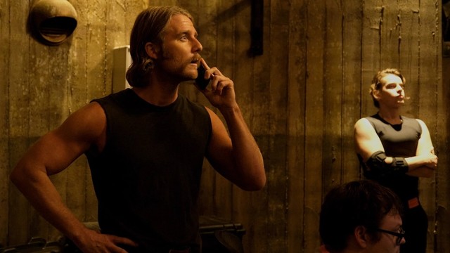 Jake McDorman (l.) als Wiley
