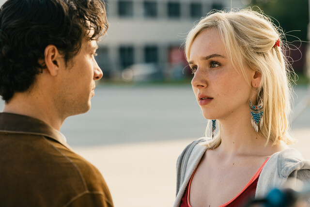 Marius (Klaus Steinbacher) und Linda (Jule Hermann) verbindet mehr.