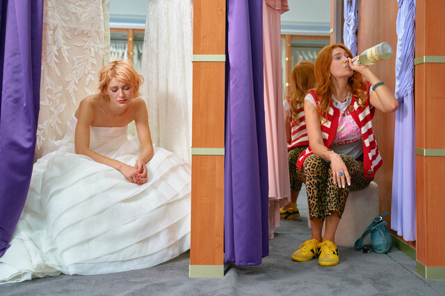 Emma (Alli Neumann) und Ivy - zwei Freundinnen mit unterschiedlichen Sorgen