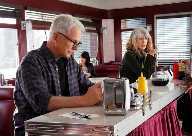 Jethro Gibbs (Mark Harmon) traf in der 18. Staffel von "Navy CIS" auf die investigative Journalistin Marcie Warren (Pam Dawber).