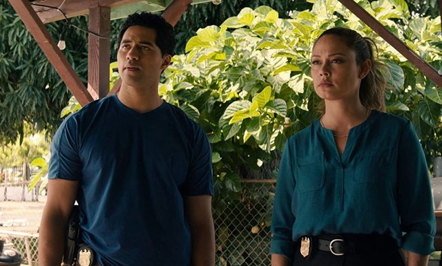 Vanessa Lachey (l.) und Alex Tarrant (r.) in "NCIS: Hawai'i"