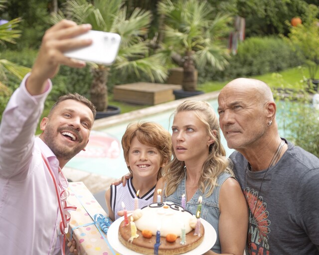"Das Geschenk": Geburtstags-Tohuwabohu mit Edin Hasanovic, Jeanne Goursaud und Heiner Lauterbach