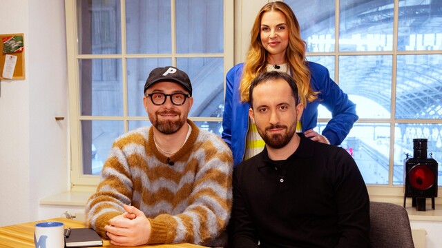Mark Forster (l.) und Igor Levit mit Moderatorin Annika Lau