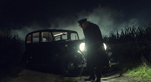 Charlie Manx (Zachary Quinto) und sein Rolls Royce.