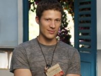 Zach Gilford als Tommy Fuller
