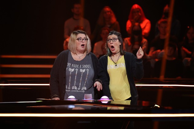 Das Spiel löst bei Anna-Sophia (l.) und Katrin emotionale Momente aus.