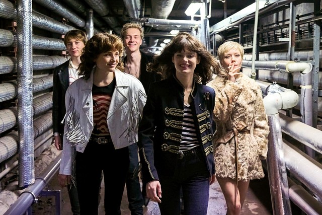 High vom Abenteuer hinter den Kulissen des Bowie-Konzerts.