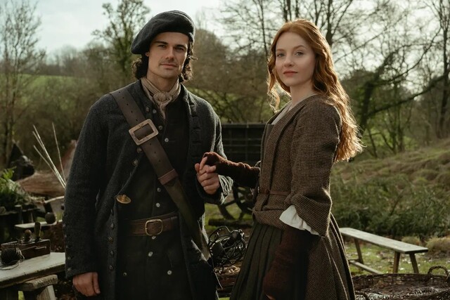 Brian Fraser (Jamie Roy) mit Ellen MacKenzie (Harriet Slater) in "Outlander: Blood of My Blood"