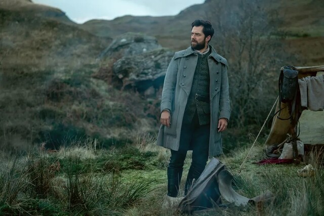 Roger (Richard Rankin) in der siebten Staffel von "Outlander"