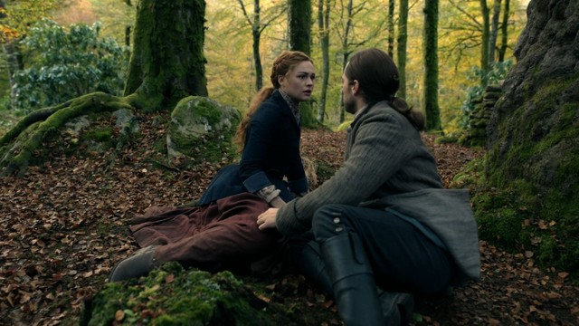 Für Brianna (Sophie Skelton) und Roger (Richard Rankin) nimmt die Reise eine unerwartete Wendung.