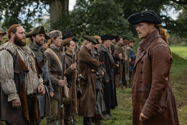 Jamie (Sam Heughan) bereitet seine Männer auf die Schlacht vor.