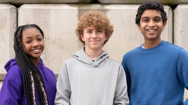 "Percy Jackson" und seine besten Freunde Grover und Annabeth: Walker Scobel (M.), Leah Sava Jeffries (l.) und Aryan Simhadri (r.)