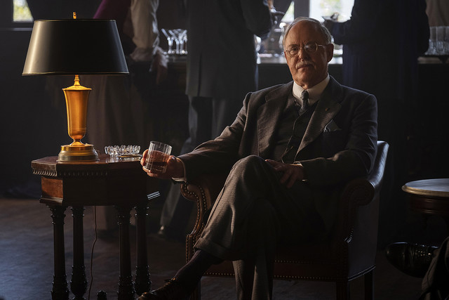 John Lithgow als Anwalt E. B. Jonathan