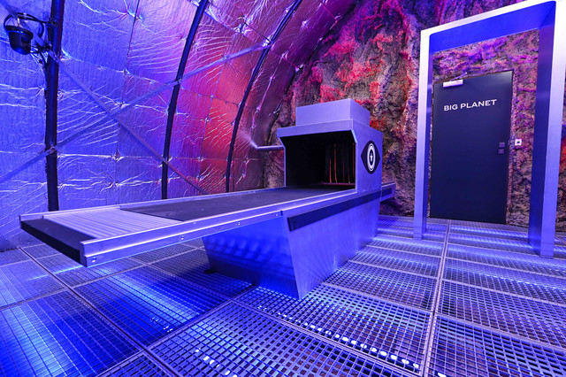 Über den Hangar gelangen die Bewohner zur Raumstation und auf den Big Planet.