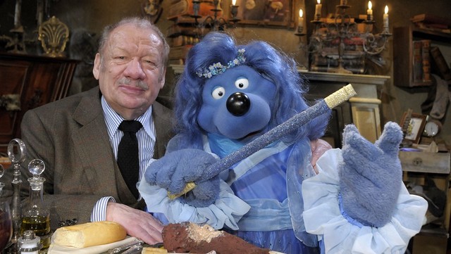 Wolfgang Völz (l., † 2018) mit Käpt'n Blaubär als gute blaue Fee