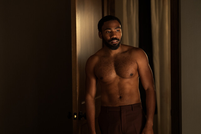 Donald Glover übernimmt Brad Pitts Rolle als John Smith.