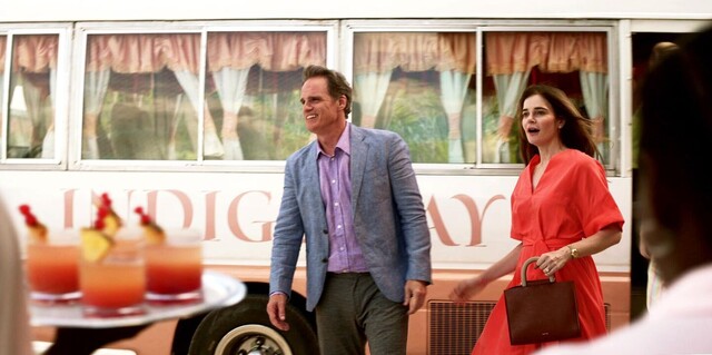 Bill (Michael Park) und Mia Thomas (Betsy Brandt) blicken einem entspannten Urlaub entgegen.