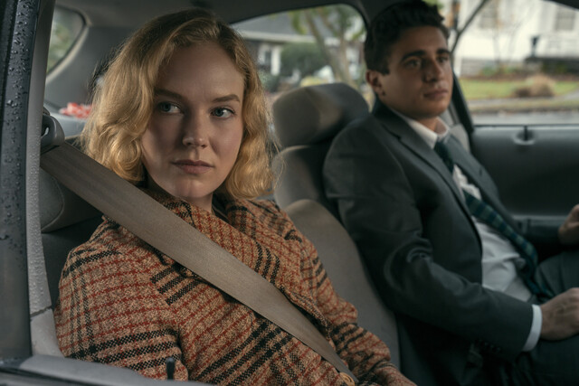 Ermitteln 1998 Seite an Seite: Kay Scarpetta (Rosy McEwen) und Detective Pete Marino (Jacob Lumet Cannavale).