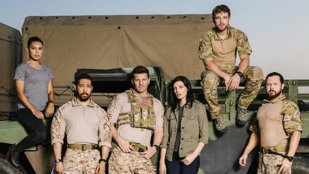 Die Hauptfiguren von "SEAL Team": Logistikerin Lisa Davis (Toni Trucks), Raymond "Ray" Perry (Neil Brown jr.), Jason Hayes (David Boreanaz), CIA-Officer Amanda "Mandy" Ellis (Jessica Paré), Clay Spenser (Max Thieriot) und Sonny Quinn (A.J. Buckley)