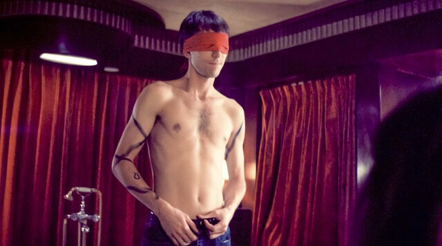 Sebastian (Armand Droz-Vincent) treibt Spielchen aus seinen geheimen Phantasien.