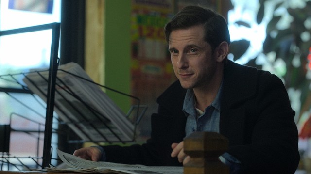 Harper Curtis (Jamie Bell) hält nach seinem nächsten Opfer Ausschau.