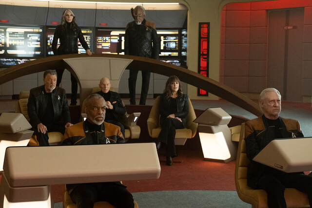 Auf dem Weg zur Erde: Die Crew der Enterprise-D