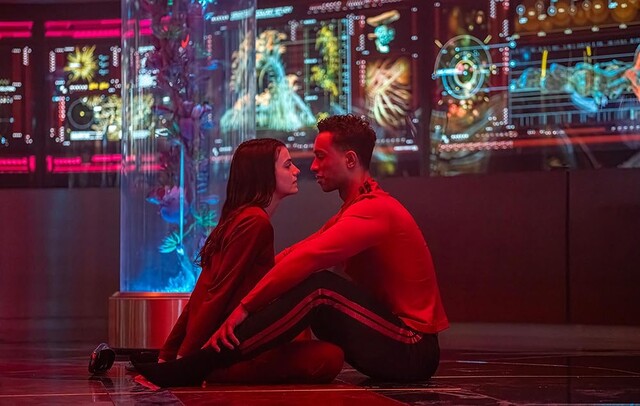 Im Zentrum: Tarima Sadal (Zo&euml; Steiner, l.) und Caleb Mir (Sandro Rosta).