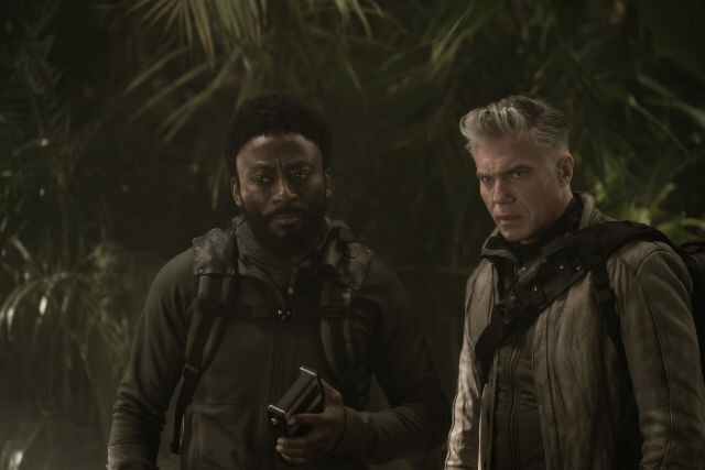 Auf Außenmission: Dr. M'Benga (Babs Olusanmokun, l.) und Captain Pike (Anson Mount)