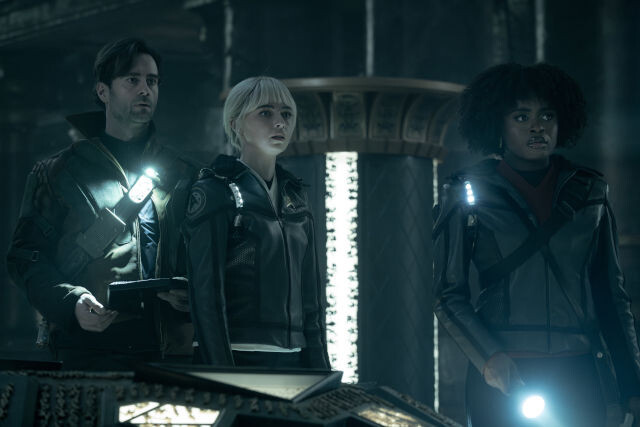 Ein archäologisches Rätsel wird zur Todesfalle: (v. l.) Roger Korby (Cillian O'Sullivan), Chapel (Jess Bush) und Uhura (Celia Rose Gooding)
