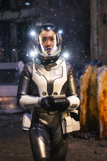 Michael Burnham im Raumanzug