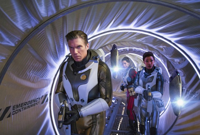Captain Pike (Anson Mount) führt einen Einsatz an