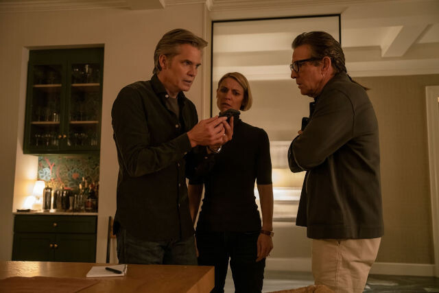 Haben die Kidnapper am Telefon: Derek (Timophy Olyphant), Sam (Claire Danes) und Jeff (Dennis Quaid)
