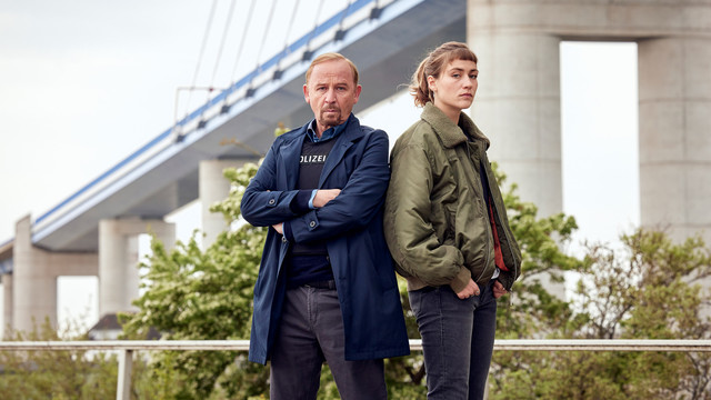 Kommissar Karl Hidde (Alexander Held) und seine neue Kollegin Jule Zabek (Sophie Pfennigstorf).