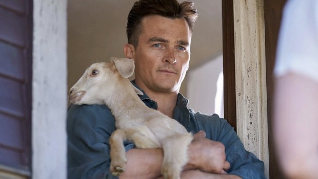 Der neue Nachbar Ernest Donovan (Rupert Friend) wechselt schnell zwischen charmant und bedrohlich