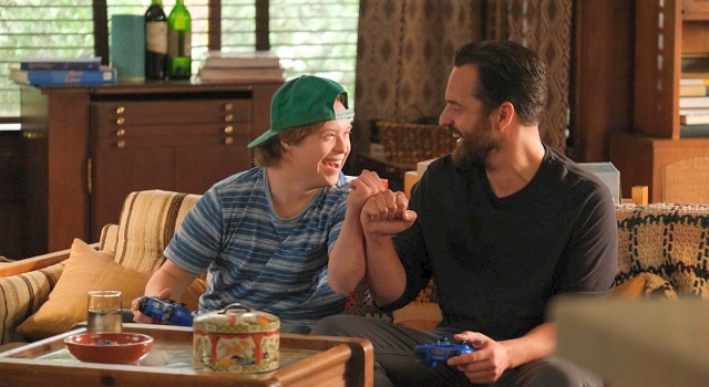 Die Freundschaft zwischen Ansel (Cole Sibus) und Grey (Jake Johnson) verbindet auch Dex und Grey.