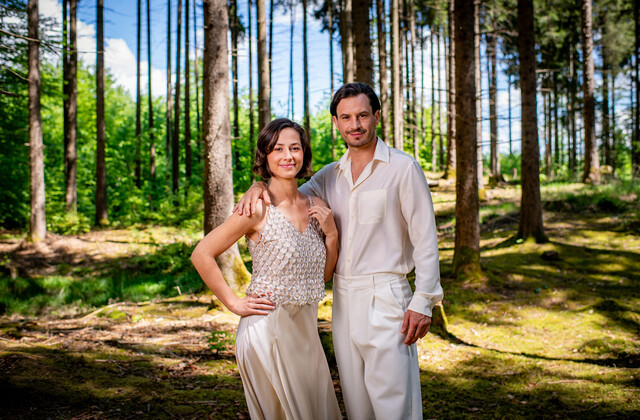 Emilia (Pippa Fee Rupperti) und Massimo (Jaime Ferkic)
